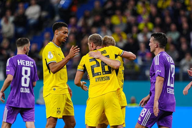 Torjubel Borussia Dortmund nach Tor zum 0:2 Daniel Svensson (Borussia Dortmund, 24) GER, HEBC Hamburg vs. Borussia Dortmund, Fußball, DFB-Pokal, 1. Runde, Saison 2026 2027, 01.09.2026 GER, HEBC Hamburg vs. Borussia Dortmund, Fußball, DFB-Pokal, 1. Runde, Saison 2026 2027, 01.09.2026 Hamburg *** Borussia Dortmund celebrates after Daniel Svensson scores to make it 0–2. Borussia Dortmund, 24 GER, HEBC Hamburg vs. Borussia Dortmund, soccer, DFB Cup, 1st round, 2026–2027 season, September 1, 2026, GER, HEBC Hamburg vs. Borussia Dortmund, Soccer, DFB Cup, First Round, 2026–2027 Season, September 1, 2026, Hamburg Copyright: xEibner-Pressefoto MarcelxvonxFehrnx EP_MFN