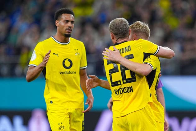 01.09.2026, xydrx, Fußball, DFB Pokal, HEBC Hamburg - Borussia Dortmund, Saison 2026 2027, Volksparkstadion: Torjubel nach dem Tor zum 2:0 für Borussia Dortmund durch Torschütze Daniel Svensson (Borussia Dortmund, 24) zusammen mit Felix Nmecha (Borussia Dortmund, 8) und Julian Ryerson (Borussia Dortmund, 26) DFB regulations prohibit any use of photographs as image sequences and or quasi-video. *** September 1, 2026, xydrx, Soccer, DFB Cup, HEBC Hamburg vs. Borussia Dortmund, 2026–2027 Season, Volksparkstadion: Celebrations following Borussia Dortmund’s 2–0 goal scored by Daniel Svensson (Borussia Dortmund, 24), along with Felix Nmecha (Borussia Dortmund, 8) and Julian Ryerson (Borussia Dortmund, 26). DFB regulations prohibit any use of photographs as image sequences and or quasi-video. Copyright: HMBxMedia YannisxDreimann