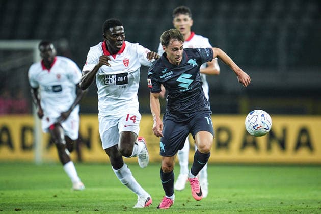 MonzaÕs Ebenezer Akinsanmiro fights for the ball with Torino s Gaetano Oristanio during Frecciarossa Italian Cup 2026 2027 soccer match between Torino and Monza at the at the Stadio Olimpico Grande Torino in Turin, north west Italy - Tuesday, September 01, 2026. - Soccer .  Copyright: xMarcoxAlpozzi LaPressex