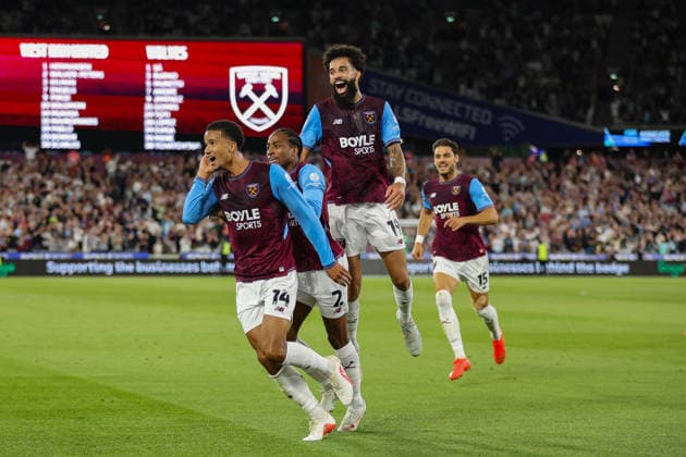 LONDON, ENGLAND - SEPTEMBER 1: Divine Mukasa of West Ham United celebrate with his teammates after scoring during the Championship match between West Ham and Wolverhampton Wanderers at London Stadium on September 1st, 2026 in London, England (Photo by Alexander Canillas Sports Press Photo)  Copyright: xAlexanderxCanillas SPPx Sportspressphoto_SPR221956