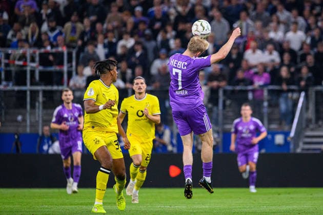 Fußball I Saison 2026-2027 I DFB-Pokal I 1. Runde I HEBC - Borussia Dortmund I 01.09.2026 Filippo Mane (39, Borussia Dortmund), Tjorven Köhler (7, HEBC Hamburg) Hamburg Volksparkstadion Hamburg Deutschland *** Soccer 2026–2027 Season DFB Cup First Round HEBC vs. Borussia Dortmund September 1, 2026 Filippo Mane (39), Borussia Dortmund; Tjorven Köhler (7), HEBC Hamburg Volksparkstadion, Hamburg, Germany Copyright: xLobecax xHenningxRohlfsx