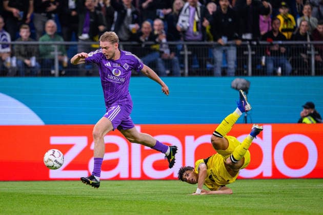 Fußball I Saison 2026-2027 I DFB-Pokal I 1. Runde I HEBC - Borussia Dortmund I 01.09.2026 Tjorven Köhler (7, HEBC Hamburg)m Mathis Albert (41, Borussia Dortmund) Hamburg Volksparkstadion Hamburg Deutschland *** Soccer 2026–2027 Season DFB Cup First Round HEBC vs. Borussia Dortmund September 1, 2026 Tjorven Köhler 7, HEBC Hamburg with Mathis Albert 41, Borussia Dortmund Hamburg Volksparkstadion, Hamburg, Germany Copyright: xLobecax xHenningxRohlfsx