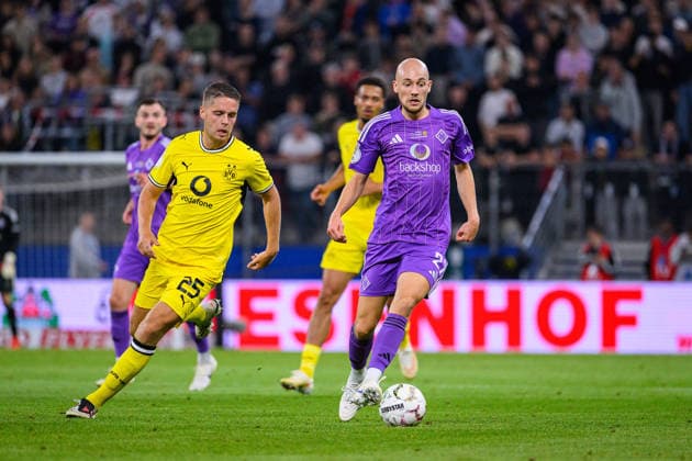 Fußball I Saison 2026-2027 I DFB-Pokal I 1. Runde I HEBC - Borussia Dortmund I 01.09.2026 Joey Veerman (25, Borussia Dortmund), Fabian Lemke (21, HEBC Hamburg) Hamburg Volksparkstadion Hamburg Deutschland *** Soccer 2026–2027 Season DFB Cup First Round HEBC vs. Borussia Dortmund September 1, 2026 Joey Veerman, 25, Borussia Dortmund; Fabian Lemke, 21, HEBC Hamburg Hamburg Volksparkstadion, Hamburg, Germany Copyright: xLobecax xHenningxRohlfsx