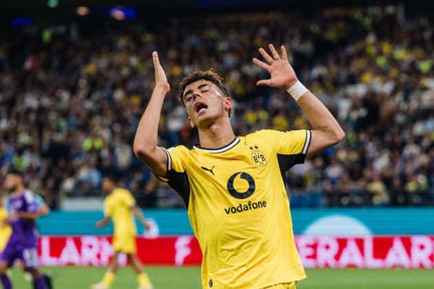 DFB-Pokal: HEBC - Borussia Dortmund, 01.09.2026 Samuele Inacio (Borussia Dortmund, 40) regt sich auf; Fußball, DFB-Pokal, 1. Runde: HEBC vs. Borussia Dortmund am 01.09.2026 im Volksparkstadion, Hamburg DFB REGULATIONS PROHIBIT ANY USE OF PHOTOGRAPHS AS IMAGE SEQUENCES AND OR QUASI-VIDEO. *** DFB Cup: HEBC vs. Borussia Dortmund, September 1, 2026; Samuele Inacio of Borussia Dortmund, 40, gets worked up; Soccer, DFB Cup, First Round: HEBC vs. Borussia Dortmund on September 1, 2026, at the Volksparkstadion, Hamburg. DFB regulations prohibit any use of photographs as image sequences and or quasi-video. Copyright: xBEAUTIFULxSPORTS Tonhäuserx