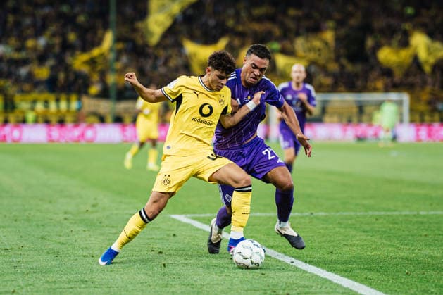 DFB-Pokal: HEBC - Borussia Dortmund, 01.09.2026 Zweikampf Samuele Inacio (Borussia Dortmund, 40) gegen Lionel Aloilela C. von Zitzewitz (HEBC Hamburg, 27); Fußball, DFB-Pokal, 1. Runde: HEBC vs. Borussia Dortmund am 01.09.2026 im Volksparkstadion, Hamburg DFB REGULATIONS PROHIBIT ANY USE OF PHOTOGRAPHS AS IMAGE SEQUENCES AND OR QUASI-VIDEO. *** DFB Cup: HEBC vs. Borussia Dortmund, September 1, 2026; Tackle by Samuele Inacio (Borussia Dortmund, No. 40) against Lionel Aloilela C von Zitzewitz (HEBC Hamburg, No. 27); Soccer, DFB Cup, First Round: HEBC vs. Borussia Dortmund on September 1, 2026, at the Volksparkstadion, Hamburg. DFB regulations prohibit any use of photographs as image sequences and or quasi-video. Copyright: xBEAUTIFULxSPORTS Tonhäuserx