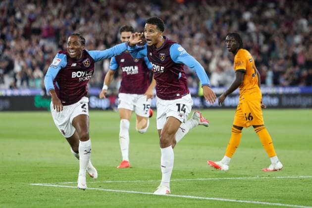 Divine Mukasa of West Ham United celebrates scoring his team s first goal with teammates West Ham United v Wolverhampton Wanderers, EFL Championship, Football, London Stadium, London, UK, 01 09 2026, England - 01 Sep 2026London London Stadium England United Kingdom EDITORIAL USE ONLY No use with unauthorised audio, video, data, fixture lists, club league logos or live services. Online in-match use limited to 120 images, no video emulation. No use in betting, games or single club league player publications.  Copyright: xHanc WiredxPhotos Shutterstockx 17129749aa