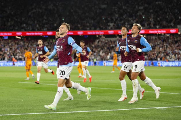 LONDON, ENGLAND - SEPTEMBER 1: Jarrod Bowen of West Ham United celebrates after scoring a penalty during the Championship match between West Ham and Wolverhampton Wanderers at London Stadium on September 1st, 2026 in London, England (Photo by Alexander Canillas Sports Press Photo)  Copyright: xAlexanderxCanillas SPPx Sportspressphoto_SPR221965