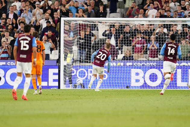 Sky Bet Championship: West Ham United v Wolverhampton Wanderers Jarrod Bowen of West Ham United coverts penalty to make it 2-0 during the Sky Bet Championship match West Ham United vs Wolverhampton Wanderers at London Stadium, London, United Kingdom on 01 September 2026 (Photo by Harvey Murphy News Images) Copyright: xHarveyxMurphy NewsxImagesx