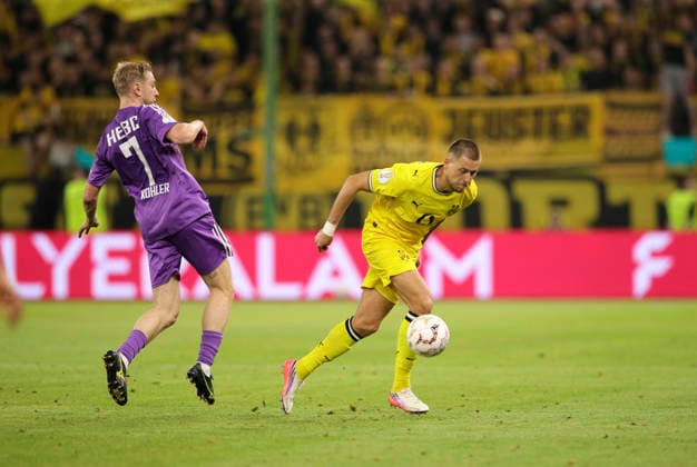 Foto : Waldemar ANTON ( BVB ) gegen Tjorven KÖHLER (HEBC , links) Fussball DFB Pokal , 1. Runde am Di. 01.09.2026 HEBC - Borussia Dortmund *** Photo by Waldemar ANTON: BVB vs. Tjorven KÖHLER, HEBC; on the left, DFB Cup soccer, 1st round on Tue, Sept. 1, 2026, HEBC vs. Borussia Dortmund