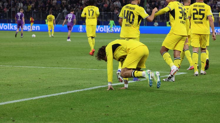 01.09.2026, xrekx, Fussball DFB Pokal 1.Runde, Hamburg-Eimsbütteler Ballsport-Club - Borussia Dortmund v.l. Torjubel nach dem Tor zum celebrating the goal celebrate 0:5 durch Fabio Silva (Borussia Dortmund) Hamburg *** September 1, 2026, xrekx, Soccer, DFB Cup First Round, Hamburg Eimsbütteler Ballsport Club vs. Borussia Dortmund, Goal celebration after Fabio Silva s goal for Borussia Dortmund against Hamburg (0-5)