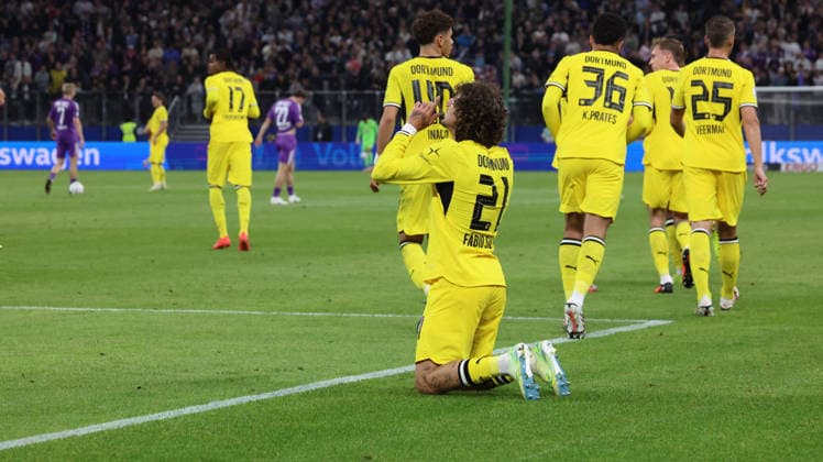 01.09.2026, xrekx, Fussball DFB Pokal 1.Runde, Hamburg-Eimsbütteler Ballsport-Club - Borussia Dortmund v.l. Torjubel nach dem Tor zum celebrating the goal celebrate 0:5 durch Fabio Silva (Borussia Dortmund) Hamburg *** September 1, 2026, xrekx, Soccer, DFB Cup First Round, Hamburg Eimsbütteler Ballsport Club vs. Borussia Dortmund, Goal celebration after Fabio Silva s goal for Borussia Dortmund against Hamburg (0-5)