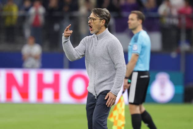 2026.09.01 xfsx DFB-Pokal Erste Runde, Saison 2026 2027 HEBC Hamburg - Borussia Dortmund v.l. Trainer Niko Kovac (Borussia Dortmund) , enttaeuscht, enttaeusch schauend, dissapointed, traurig, frustriert, frust, gefrustet, gibt Anweisungen, gestikuliert, mit den Armen gestikulieren, gives instructions, gesticulate, (DFL DFB regulations prohibit any use of photographs as image sequences and or quasi-video. *** 2026-09-01 xfsx DFB Cup First Round, 2026–2027 Season HEBC Hamburg vs. Borussia Dortmund Coach Niko Kovac, Borussia Dortmund, looking disappointed, sad, frustrated, giving instructions, gesturing, gesturing with his arms, DFL and DFB regulations prohibit any use of photographs as image sequences and or quasi-video Copyright: HMBxMedia FernandoxSoares