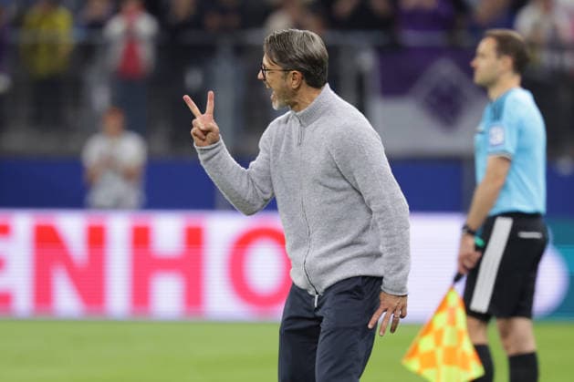 2026.09.01 xfsx DFB-Pokal Erste Runde, Saison 2026 2027 HEBC Hamburg - Borussia Dortmund v.l. Trainer Niko Kovac (Borussia Dortmund) , enttaeuscht, enttaeusch schauend, dissapointed, traurig, frustriert, frust, gefrustet, gibt Anweisungen, gestikuliert, mit den Armen gestikulieren, gives instructions, gesticulate, (DFL DFB regulations prohibit any use of photographs as image sequences and or quasi-video. *** 2026 09 01 xfsx DFB Cup First Round, 2026–2027 Season HEBC Hamburg vs. Borussia Dortmund Coach Niko Kovac of Borussia Dortmund, looking disappointed, sad, frustrated, giving instructions, gesticulating, gesturing with his arms, DFL and DFB regulations prohibit any use of photographs as image sequences and or quasi-video Copyright: HMBxMedia FernandoxSoares