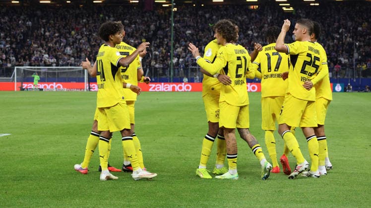 01.09.2026, xrekx, Fussball DFB Pokal 1.Runde, Hamburg-Eimsbütteler Ballsport-Club - Borussia Dortmund v.l. Torjubel nach dem Tor zum celebrating the goal celebrate 0:5 durch Fabio Silva (Borussia Dortmund) Hamburg *** September 1, 2026, xrekx, Soccer DFB Cup 1st Round, Hamburg Eimsbütteler Ballsport Club vs. Borussia Dortmund – Goal celebration after Fabio Silva s goal for Borussia Dortmund against Hamburg (0–5)