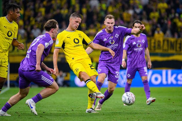Fußball I Saison 2026-2027 I DFB-Pokal I 1. Runde I HEBC - Borussia Dortmund I 01.09.2026 Joey Veerman (25, Borussia Dortmund), Christopher Grünewald (33, HEBC Hamburg) Hamburg Volksparkstadion Hamburg Deutschland *** Soccer I 2026–2027 Season I DFB Cup I First Round I HEBC vs. Borussia Dortmund I September 1, 2026 Joey Veerman 25, Borussia Dortmund, Christopher Grünewald 33, HEBC Hamburg, Hamburg Volksparkstadion, Hamburg, Germany Copyright: xLobecax xHenningxRohlfsx