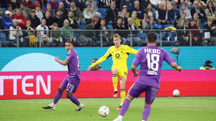 01.09.2026, xrekx, Fussball DFB Pokal 1.Runde, Hamburg-Eimsbütteler Ballsport-Club - Borussia Dortmund v.l. Lionel Aloilela C... von Zitzewitz (HEBC) Maximilian Beier (Borussia Dortmund) Hamburg *** September 1, 2026, xrekx, Soccer, DFB Cup First Round, Hamburg Eimsbütteler Ballsport Club vs. Borussia Dortmund, Lionel Aloilela, C von Zitzewitz, HEBC, Maximilian Beier, Borussia Dortmund, Hamburg