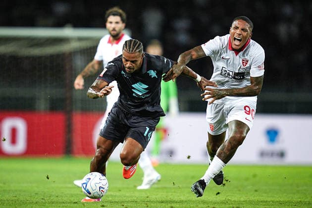 Torino s Faustino Anjorin fights for the ball with MonzaÕs Michael Folorunsho during Frecciarossa Italian Cup 2026 2027 soccer match between Torino and Monza at the at the Stadio Olimpico Grande Torino in Turin, north west Italy - Tuesday, September 01, 2026. - Soccer .  Copyright: xMarcoxAlpozzi LaPressex