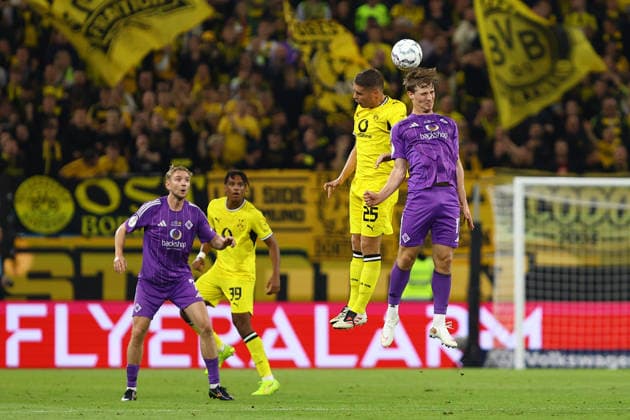 17 Robert Schick (HEBC), 25 Joey Veerman (Borussia Dortmund) Fußball I Herren I DFB-Pokal I Saison 2026-2027 I 1. Runde I HEBC - Borussia Dortmund I 01.09.2026 I Volksparkstadion *** 17 Robert Schick (HEBC), 25 Joey Veerman (Borussia Dortmund) Soccer I Men s Team I DFB Cup I 2026–2027 Season I First Round I HEBC vs. Borussia Dortmund I September 1, 2026 I Volksparkstadion