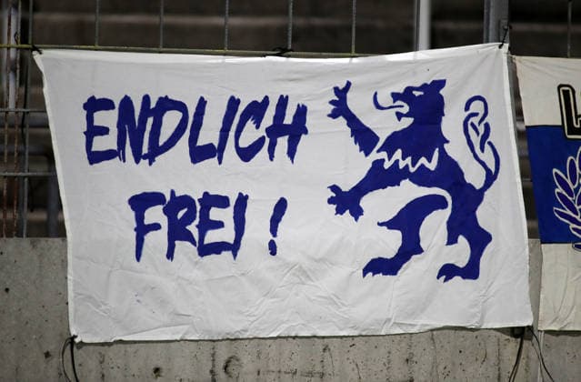 Fussball, Herren, Toto-Pokal, Ahtelfinale, Saison 2026 2027, TSV 1860 München - TSV Buchbach Grünwalder Stadion Hier ein Banner von TSV 1860 München Fans, Endlich frei ! mit einem Löwen, Freiheit für Sechzig