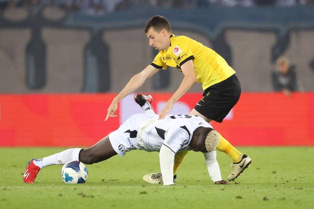 FC Zuerich - Young Boys Philippe Keny gegen Sandro Lauper 01.09.2026 Zuerich , SCHWEIZ, Stadion Letzigrund Zuerich Fussball Saison 2026 2027 Herren Fussball Super League FC Zuerich - BSC Young Boys Bern Philippe Keny (li,FCZ) gegen Sandro Lauper (YB)