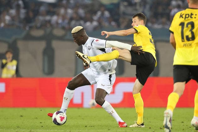 FC Zuerich - Young Boys Philippe Keny gegen Sandro Lauper 01.09.2026 Zuerich , SCHWEIZ, Stadion Letzigrund Zuerich Fussball Saison 2026 2027 Herren Fussball Super League FC Zuerich - BSC Young Boys Bern Philippe Keny (li,FCZ) gegen Sandro Lauper (YB)