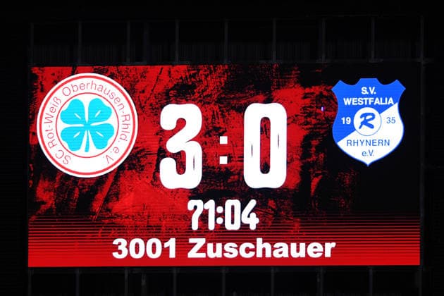 Fußball Regionalliga West 6. Spieltag Rot-Weiß Oberhausen - SV Westfalia Rhynern am 01.09.2026 im Stadion Niederrhein in Oberhausen Die Anzeigetafel im Stadion Niederrhein zeigt die Zuschauerzahl an: 3001