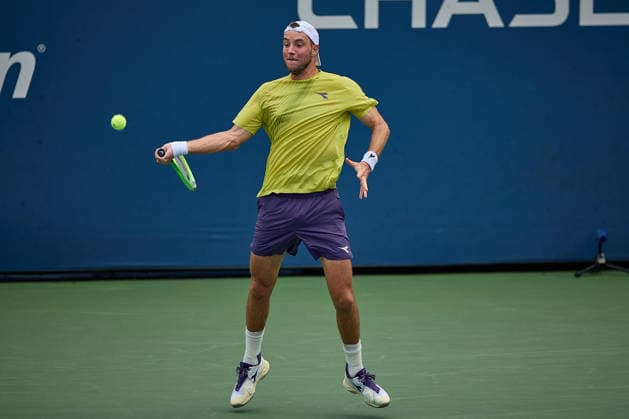 September 1, 2026, New York, New York, United States of America: Jan-Lennard Struff of Germany returns with forehand during the 2026 US Open - Tennis Championships, 1.9.2026 in New York (USTA Billie Jean King National Tennis Center), United States of America 2026 US Open - Tennis Championships; New York, 1.9.2026  - ZUMAs343 20260901_zsp_s343_074 Copyright: xMathiasxSchulzx
