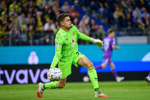 Fußball I Saison 2026-2027 I DFB-Pokal I 1. Runde I HEBC - Borussia Dortmund I 01.09.2026 Alexander Meyer (33, Borussia Dortmund) Hamburg Volksparkstadion Hamburg Deutschland *** Soccer 2026–2027 Season DFB Cup First Round HEBC vs. Borussia Dortmund September 1, 2026 Alexander Meyer 33, Borussia Dortmund Volksparkstadion, Hamburg, Germany Copyright: xLobecax xHenningxRohlfsx