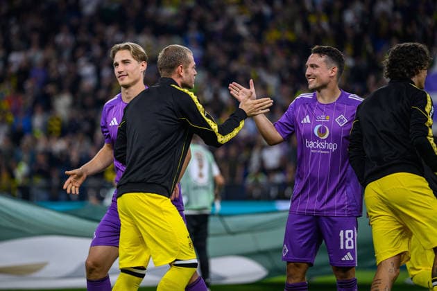 Fußball I Saison 2026-2027 I DFB-Pokal I 1. Runde I HEBC - Borussia Dortmund I 01.09.2026 Julian Ryerson (26, Borussia Dortmund), Jorma Eggers (18, HEBC Hamburg) Hamburg Volksparkstadion Hamburg Deutschland *** Soccer I 2026–2027 Season I DFB Cup I First Round I HEBC vs. Borussia Dortmund I September 1, 2026 Julian Ryerson (26), Borussia Dortmund; Jorma Eggers (18), HEBC Hamburg; Volksparkstadion, Hamburg, Germany Copyright: xLobecax xHenningxRohlfsx
