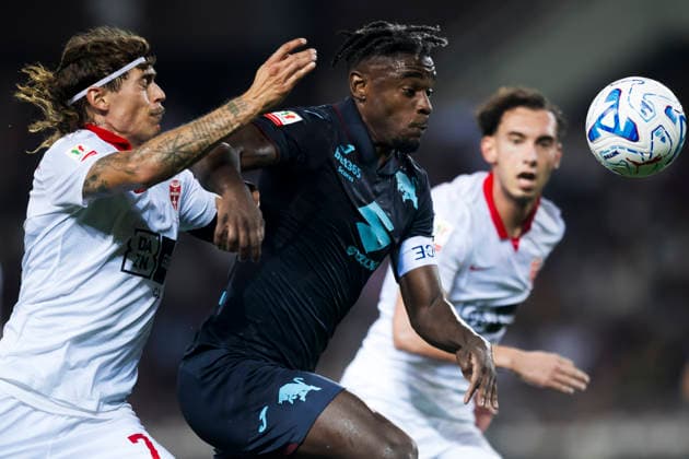 Torino FC v AC Monza - Coppa Italia Duvan Zapata of Torino FC competes for the ball with Ricardo Mangas and Lorenzo Lucchesi of AC Monza during the Coppa Italia football match between Torino FC and AC Monza. Turin Italy Copyright: xNicolòxCampox