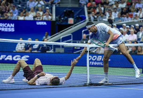 US Open tennis tournament - Day 3 Lorenzo Sonego of Italy (R) crosses the net to assist Alexander Zverev of Germany after a fall during the men s singles first round of the US Open Tennis Championships at the USTA Billie Jean King National Tennis Center in Flushing Meadows, New York, USA, 01 September 2026. The 2026 US Open tournament runs from 23 August to 13 September. FLUSHING MEADOWS NEW YORK United States  Copyright: xCRISTOBALxHERRERA-ULASHKEVICHx