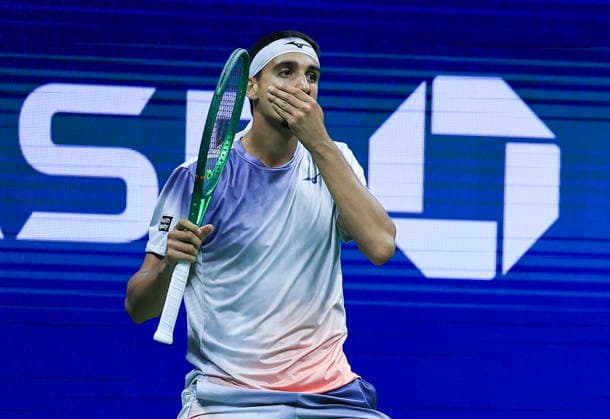 US Open tennis tournament - Day 3 Lorenzo Sonego of Italy reats while in action against Alexander Zverev of Germany during the men s singles first round of the US Open Tennis Championships at the USTA Billie Jean King National Tennis Center in Flushing Meadows, New York, USA, 01 September 2026. The 2026 US Open tournament runs from 23 August to 13 September. FLUSHING MEADOWS NEW YORK United States  Copyright: xCRISTOBALxHERRERA-ULASHKEVICHx
