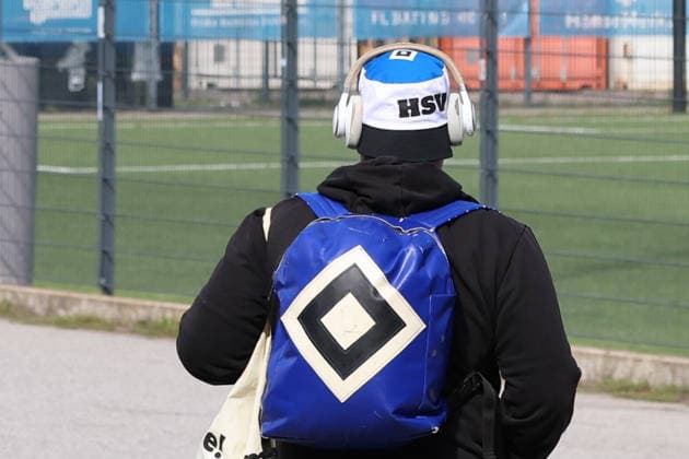 02.09.2026, xrekx, Fussball 1.Bundesliga, Hamburger SV - Training v.l. HSV Fans ,Stimmung, Schals, Ultras, Zuschauer, Besucher, Choreo, Choreografie, atmosphere, scarves, spectators, visitors Hamburg *** September 2, 2026, xrekx, Soccer, Bundesliga 1, Hamburger SV Practice, HSV Fans, Mood, Scarves, Ultras, Spectators, Visitors, Choreography, Atmosphere, Hamburg