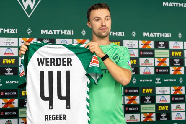 02.09.2026, GER, Fußball, Herren, 1. Bundesliga, Saison 2026 2027, Spielervorstellung, SV Werder Bremen Youri Regeer ( Werder Bremen, 44 ) wird im Rahmen einer Pressekonferenz vorgestellt, Bremen Weserstadion Bremen Deutschland *** September 2, 2026, GER, Soccer, Men s, Bundesliga 1, 2026–2027 Season, Player Introduction, SV Werder Bremen: Youri Regeer, age 44, is introduced at a press conference at the Weserstadion in Bremen, Germany Copyright: xNordphoto Maasx