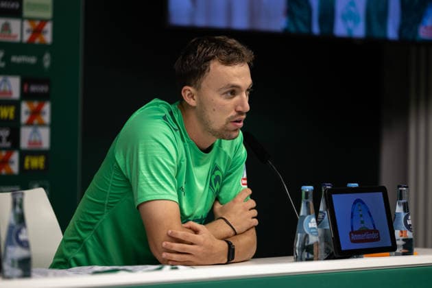 02.09.2026, GER, Fußball, Herren, 1. Bundesliga, Saison 2026 2027, Spielervorstellung, SV Werder Bremen Youri Regeer ( Werder Bremen, 44 ) wird im Rahmen einer Pressekonferenz vorgestellt, Bremen Weserstadion Bremen Deutschland *** September 2, 2026, GER, Soccer, Men s, Bundesliga 1, 2026–2027 Season, Player Introduction, SV Werder Bremen: Youri Regeer, age 44, is introduced at a press conference at the Weserstadion in Bremen, Germany Copyright: xNordphoto Maasx