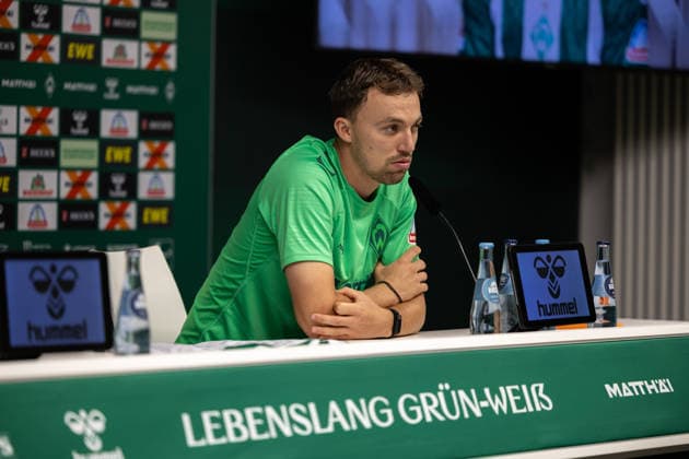 02.09.2026, GER, Fußball, Herren, 1. Bundesliga, Saison 2026 2027, Spielervorstellung, SV Werder Bremen Youri Regeer ( Werder Bremen, 44 ) wird im Rahmen einer Pressekonferenz vorgestellt, Bremen Weserstadion Bremen Deutschland *** September 2, 2026, GER, Soccer, Men s, Bundesliga 1, 2026–2027 Season, Player Introduction, SV Werder Bremen: Youri Regeer, age 44, is introduced at a press conference at the Weserstadion in Bremen, Germany Copyright: xNordphoto Maasx