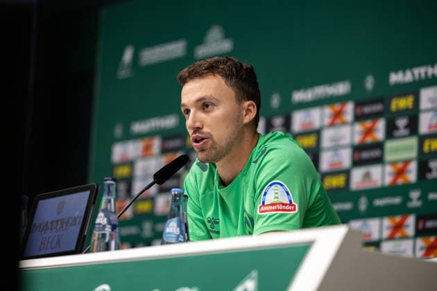 02.09.2026, GER, Fußball, Herren, 1. Bundesliga, Saison 2026 2027, Spielervorstellung, SV Werder Bremen Youri Regeer ( Werder Bremen, 44 ) wird im Rahmen einer Pressekonferenz vorgestellt, Bremen Weserstadion Bremen Deutschland *** September 2, 2026, GER, Soccer, Men s, Bundesliga 1, 2026–2027 Season, Player Introduction, SV Werder Bremen: Youri Regeer, age 44, is introduced at a press conference at the Weserstadion in Bremen, Germany Copyright: xNordphoto Maasx