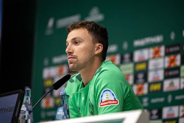 02.09.2026, GER, Fußball, Herren, 1. Bundesliga, Saison 2026 2027, Spielervorstellung, SV Werder Bremen Youri Regeer ( Werder Bremen, 44 ) wird im Rahmen einer Pressekonferenz vorgestellt, Bremen Weserstadion Bremen Deutschland *** September 2, 2026, GER, Soccer, Men s, Bundesliga 1, 2026–2027 Season, Player Introduction, SV Werder Bremen: Youri Regeer, age 44, is introduced at a press conference at the Weserstadion in Bremen, Germany Copyright: xNordphoto Maasx