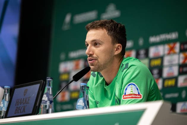 02.09.2026, GER, Fußball, Herren, 1. Bundesliga, Saison 2026 2027, Spielervorstellung, SV Werder Bremen Youri Regeer ( Werder Bremen, 44 ) wird im Rahmen einer Pressekonferenz vorgestellt, Bremen Weserstadion Bremen Deutschland *** September 2, 2026, GER, Soccer, Men s, 1. Bundesliga, 2026–2027 Season, Player Introduction, SV Werder Bremen: Youri Regeer, age 44, is introduced at a press conference at the Weserstadion in Bremen, Germany Copyright: xNordphoto Maasx