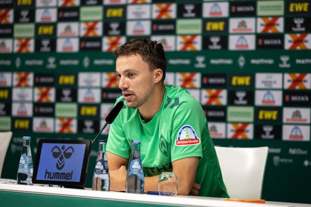 02.09.2026, GER, Fußball, Herren, 1. Bundesliga, Saison 2026 2027, Spielervorstellung, SV Werder Bremen Youri Regeer ( Werder Bremen, 44 ) wird im Rahmen einer Pressekonferenz vorgestellt, Bremen Weserstadion Bremen Deutschland *** September 2, 2026, GER, Soccer, Men s, 1. Bundesliga, 2026–2027 Season, Player Introduction, SV Werder Bremen: Youri Regeer, age 44, is introduced at a press conference at the Weserstadion in Bremen, Germany Copyright: xNordphoto Maasx