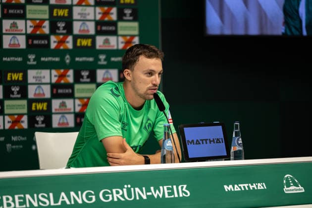 02.09.2026, GER, Fußball, Herren, 1. Bundesliga, Saison 2026 2027, Spielervorstellung, SV Werder Bremen Youri Regeer ( Werder Bremen, 44 ) wird im Rahmen einer Pressekonferenz vorgestellt, Bremen Weserstadion Bremen Deutschland *** September 2, 2026, GER, Soccer, Men s, 1. Bundesliga, 2026–2027 Season, Player Introduction, SV Werder Bremen: Youri Regeer, age 44, is introduced at a press conference at the Weserstadion in Bremen, Germany Copyright: xNordphoto Maasx