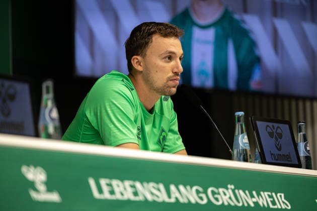 02.09.2026, GER, Fußball, Herren, 1. Bundesliga, Saison 2026 2027, Spielervorstellung, SV Werder Bremen Youri Regeer ( Werder Bremen, 44 ) wird im Rahmen einer Pressekonferenz vorgestellt, Bremen Weserstadion Bremen Deutschland *** September 2, 2026, GER, Soccer, Men s, 1. Bundesliga, 2026–2027 Season, Player Introduction, SV Werder Bremen: Youri Regeer, age 44, is introduced at a press conference at the Weserstadion in Bremen, Germany Copyright: xNordphoto Maasx