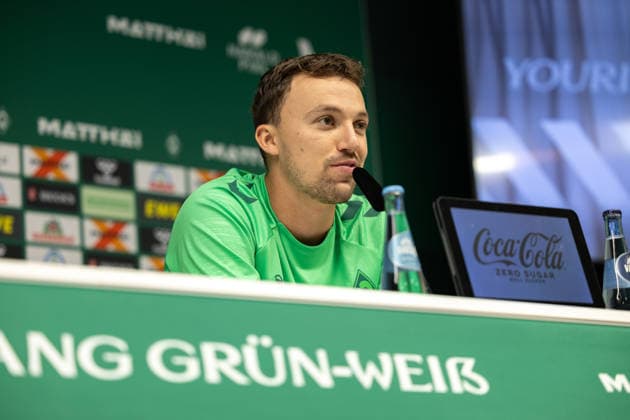02.09.2026, GER, Fußball, Herren, 1. Bundesliga, Saison 2026 2027, Spielervorstellung, SV Werder Bremen Youri Regeer ( Werder Bremen, 44 ) wird im Rahmen einer Pressekonferenz vorgestellt, Bremen Weserstadion Bremen Deutschland *** September 2, 2026, GER, Soccer, Men s, 1. Bundesliga, 2026–2027 Season, Player Introduction, SV Werder Bremen: Youri Regeer, age 44, is introduced at a press conference at the Weserstadion in Bremen, Germany Copyright: xNordphoto Maasx