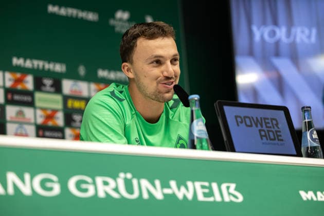 02.09.2026, GER, Fußball, Herren, 1. Bundesliga, Saison 2026 2027, Spielervorstellung, SV Werder Bremen Youri Regeer ( Werder Bremen, 44 ) wird im Rahmen einer Pressekonferenz vorgestellt, Bremen Weserstadion Bremen Deutschland *** September 2, 2026, GER, Soccer, Men s, 1. Bundesliga, 2026–2027 Season, Player Introduction, SV Werder Bremen: Youri Regeer, age 44, is introduced at a press conference at the Weserstadion in Bremen, Germany Copyright: xNordphoto Maasx