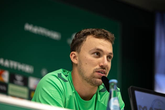 02.09.2026, GER, Fußball, Herren, 1. Bundesliga, Saison 2026 2027, Spielervorstellung, SV Werder Bremen Youri Regeer ( Werder Bremen, 44 ) wird im Rahmen einer Pressekonferenz vorgestellt, Bremen Weserstadion Bremen Deutschland *** September 2, 2026, GER, Soccer, Men s, 1. Bundesliga, 2026–2027 Season, Player Introduction, SV Werder Bremen: Youri Regeer, age 44, is introduced at a press conference at the Weserstadion in Bremen, Germany Copyright: xNordphoto Maasx