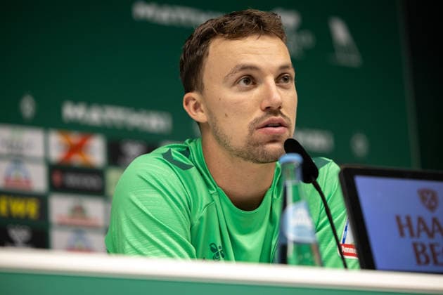 02.09.2026, GER, Fußball, Herren, 1. Bundesliga, Saison 2026 2027, Spielervorstellung, SV Werder Bremen Youri Regeer ( Werder Bremen, 44 ) wird im Rahmen einer Pressekonferenz vorgestellt, Bremen Weserstadion Bremen Deutschland *** September 2, 2026, GER, Soccer, Men s, 1. Bundesliga, 2026–2027 Season, Player Introduction, SV Werder Bremen: Youri Regeer, age 44, is introduced at a press conference at the Weserstadion in Bremen, Germany Copyright: xNordphoto Maasx