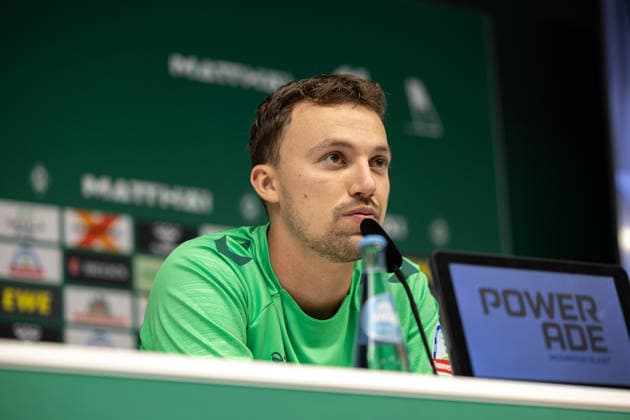 02.09.2026, GER, Fußball, Herren, 1. Bundesliga, Saison 2026 2027, Spielervorstellung, SV Werder Bremen Youri Regeer ( Werder Bremen, 44 ) wird im Rahmen einer Pressekonferenz vorgestellt, Bremen Weserstadion Bremen Deutschland *** September 2, 2026, GER, Soccer, Men s, 1. Bundesliga, 2026–2027 Season, Player Introduction, SV Werder Bremen: Youri Regeer, age 44, is introduced at a press conference at the Weserstadion in Bremen, Germany Copyright: xNordphoto Maasx