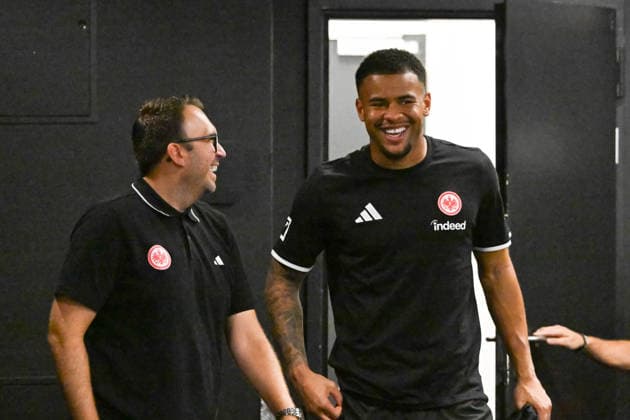 02.09.2026, xsltx, Fussball 1.Bundesliga, Eintracht Frankfurt - Pressekonferenz Noah Atubolu v.l. Bartosz Niedzwiedzki (Pressesprecher der Eintracht Frankfurt Fußball AG), Noah Atubolu (TW Eintracht Frankfurt) *** September 2, 2026, xsltx, Soccer, Bundesliga 1, Eintracht Frankfurt Press Conference: Noah Atubolu and Bartosz Niedzwiedzki, Sports Press Officer for Eintracht Frankfurt Fußball AG; Noah Atubolu, Goalkeeper for Eintracht Frankfurt