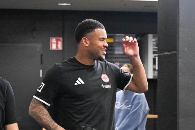 02.09.2026, xsltx, Fussball 1.Bundesliga, Eintracht Frankfurt - Pressekonferenz Noah Atubolu v.l. Noah Atubolu (TW Eintracht Frankfurt) *** September 2, 2026, xsltx, Soccer, Bundesliga 1, Eintracht Frankfurt Press Conference: Noah Atubolu (left) Noah Atubolu, Goalkeeper for Eintracht Frankfurt