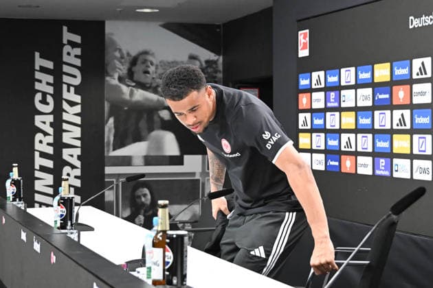 02.09.2026, xsltx, Fussball 1.Bundesliga, Eintracht Frankfurt - Pressekonferenz Noah Atubolu v.l. Noah Atubolu (TW Eintracht Frankfurt) *** September 2, 2026, xsltx, Soccer, Bundesliga 1, Eintracht Frankfurt Press Conference: Noah Atubolu (left) Noah Atubolu, Goalkeeper for Eintracht Frankfurt
